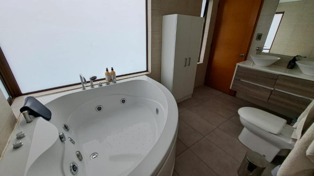 Jacuzzi Coop () Jacuzzi Coop