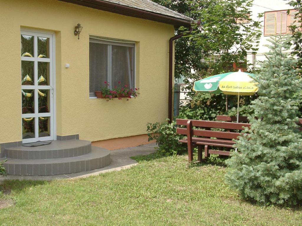 Zahrada ubytování Emese Apartman
