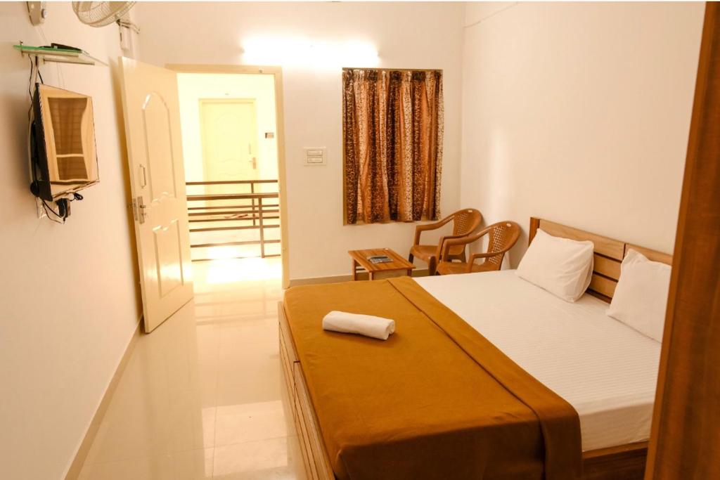 Ένα ή περισσότερα κρεβάτια σε δωμάτιο στο sevens residency