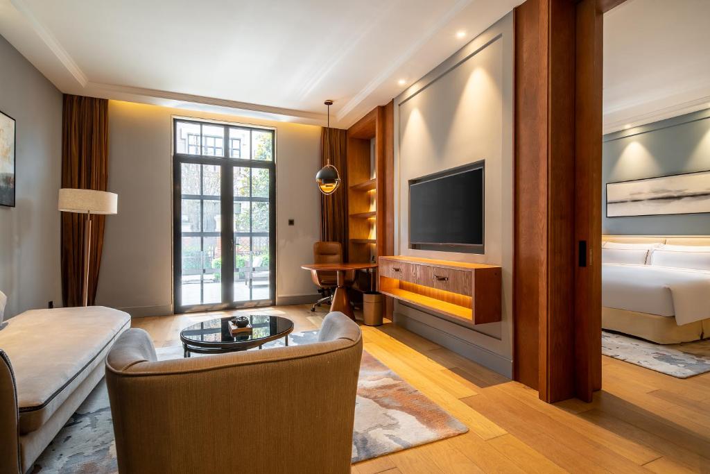 TV a/nebo společenská místnost v ubytování Melia Shanghai Parkside