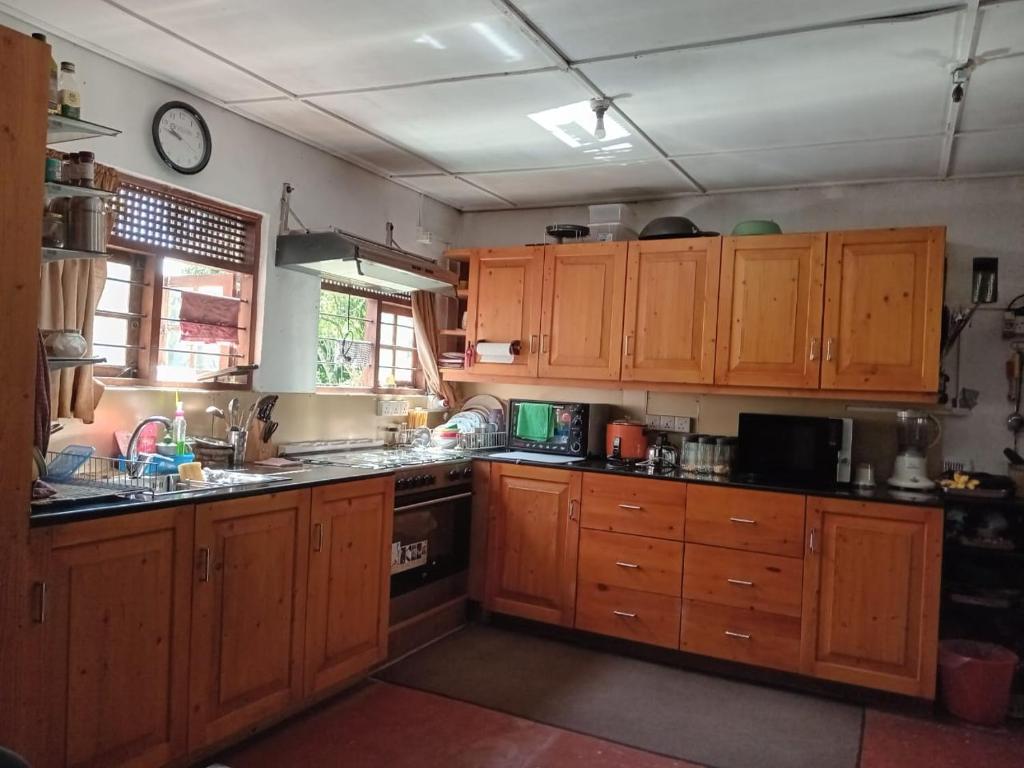 Kuchyň nebo kuchyňský kout v ubytování SHADEY COTTAGE
