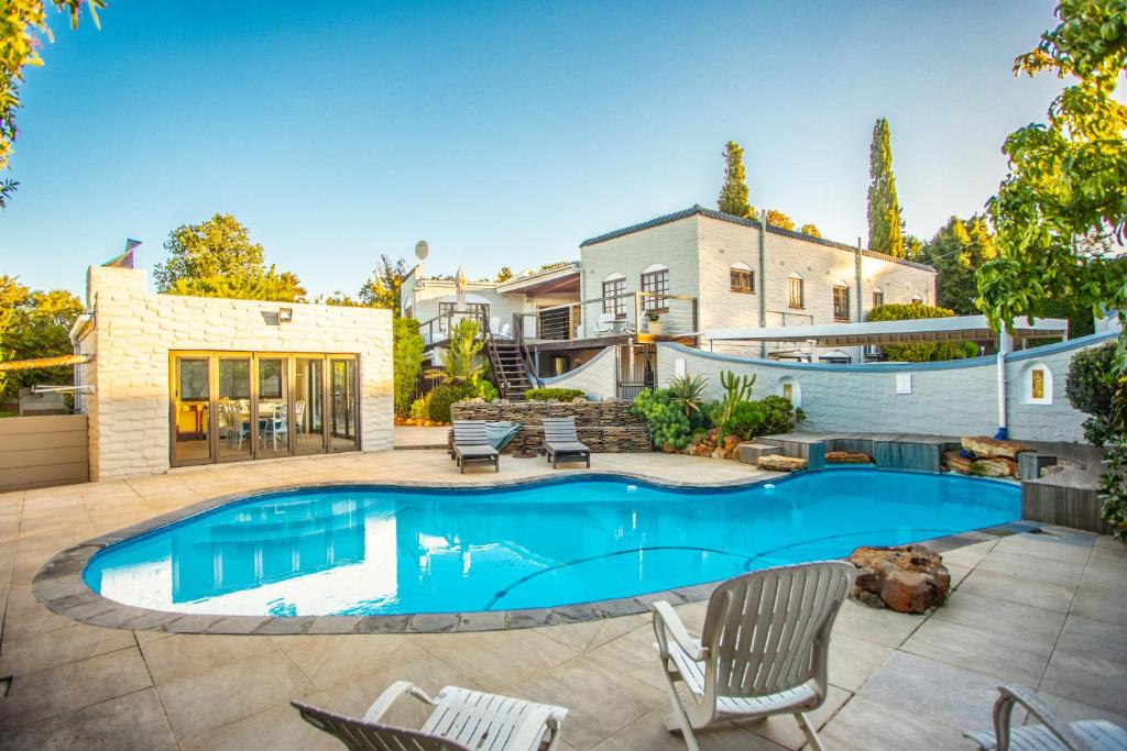 Πισίνα στο ή κοντά στο Villa Luisa: Sun-filled hidden gem with Pool.