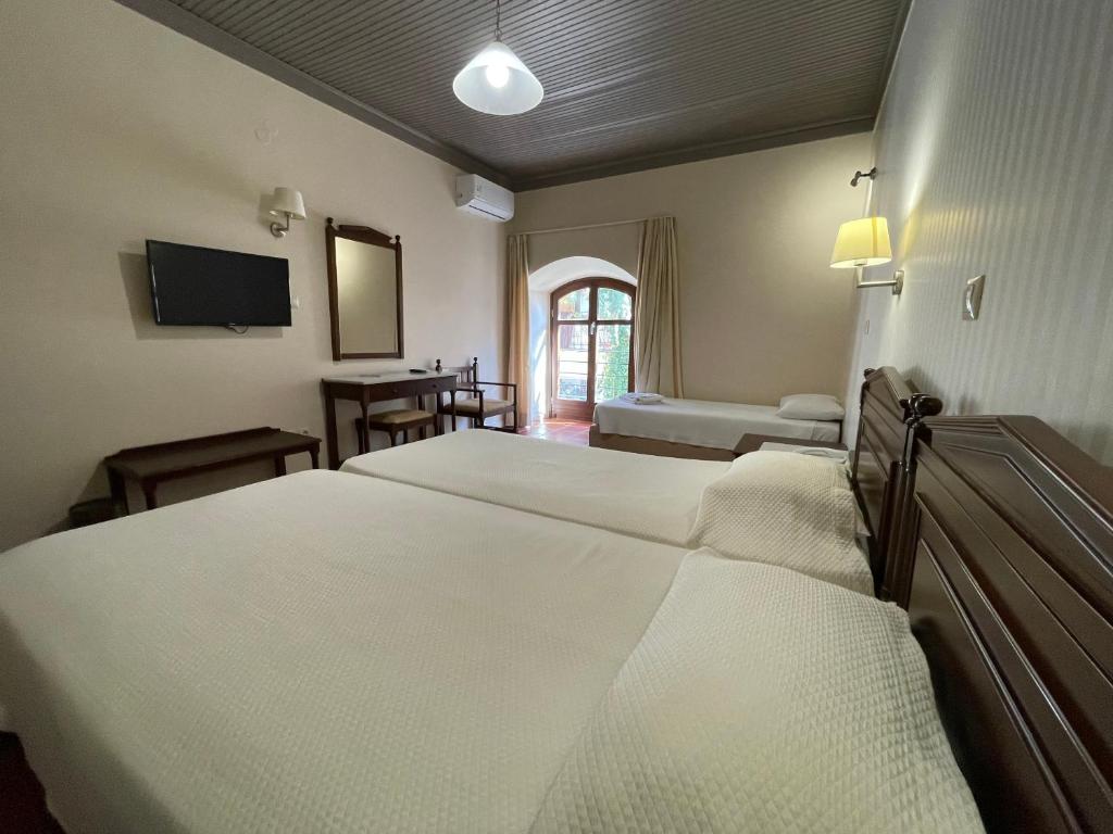 Postel nebo postele na pokoji v ubytování Fortezza Hotel