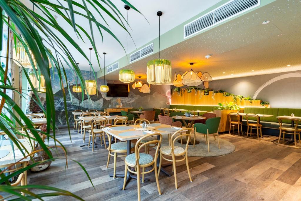 Restavracija oz. druge možnosti za prehrano v nastanitvi The Weekend Hotel