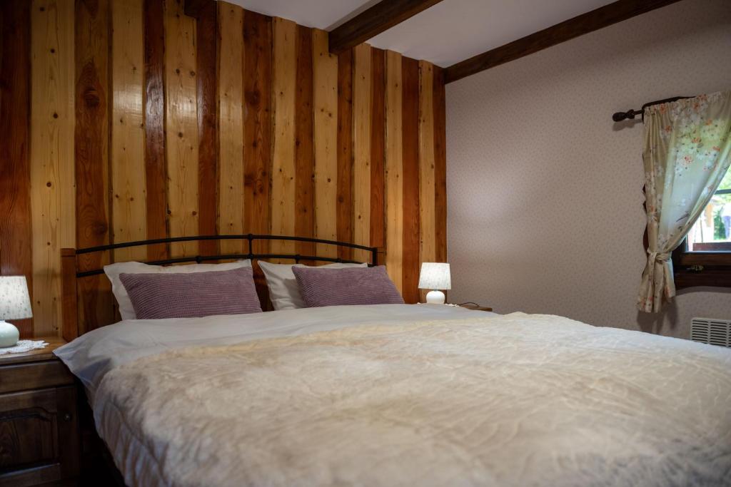 Letto o letti in una camera di Počitniška hiša Koča Dobnik