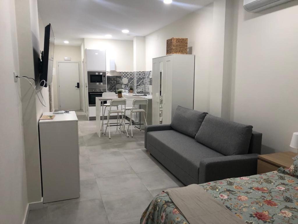 Centro Estudio Trinidad Málaga 3 - 9