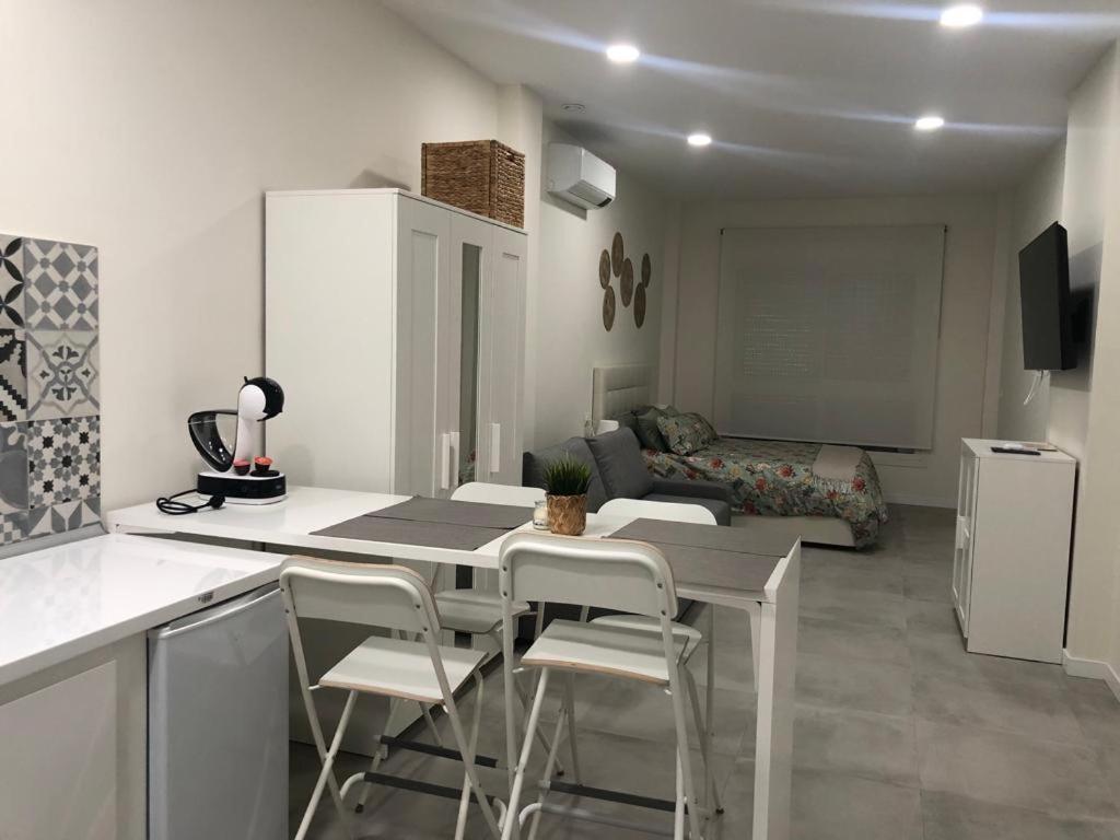 Centro Estudio Trinidad Málaga 3 - 7