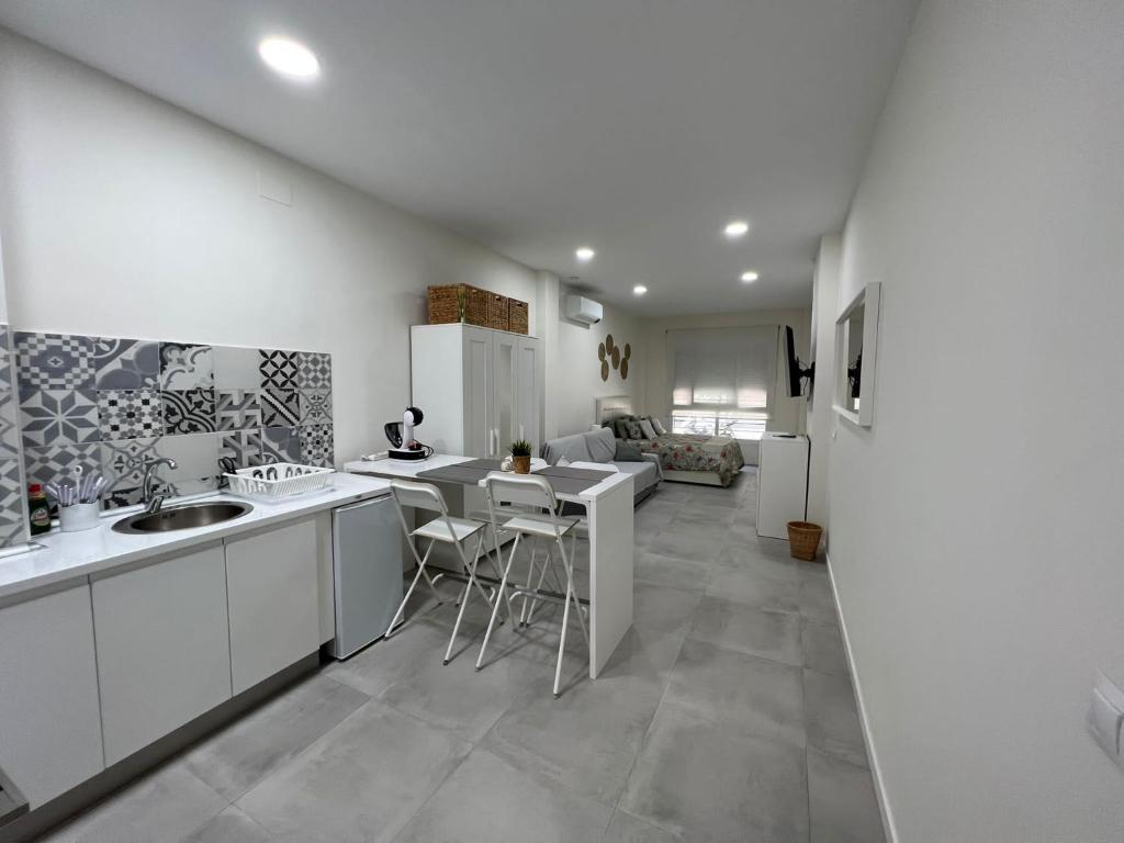 Centro Estudio Trinidad Málaga 3 - 2