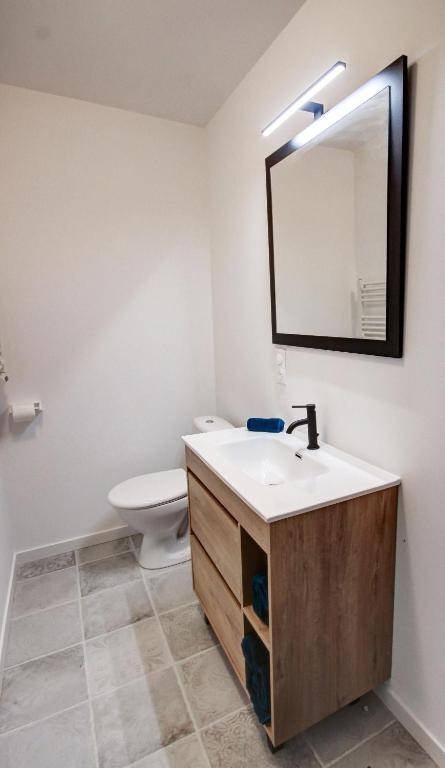 Chambres d'hôtes du Val d'Asson - Triple Room With Private Bathroom