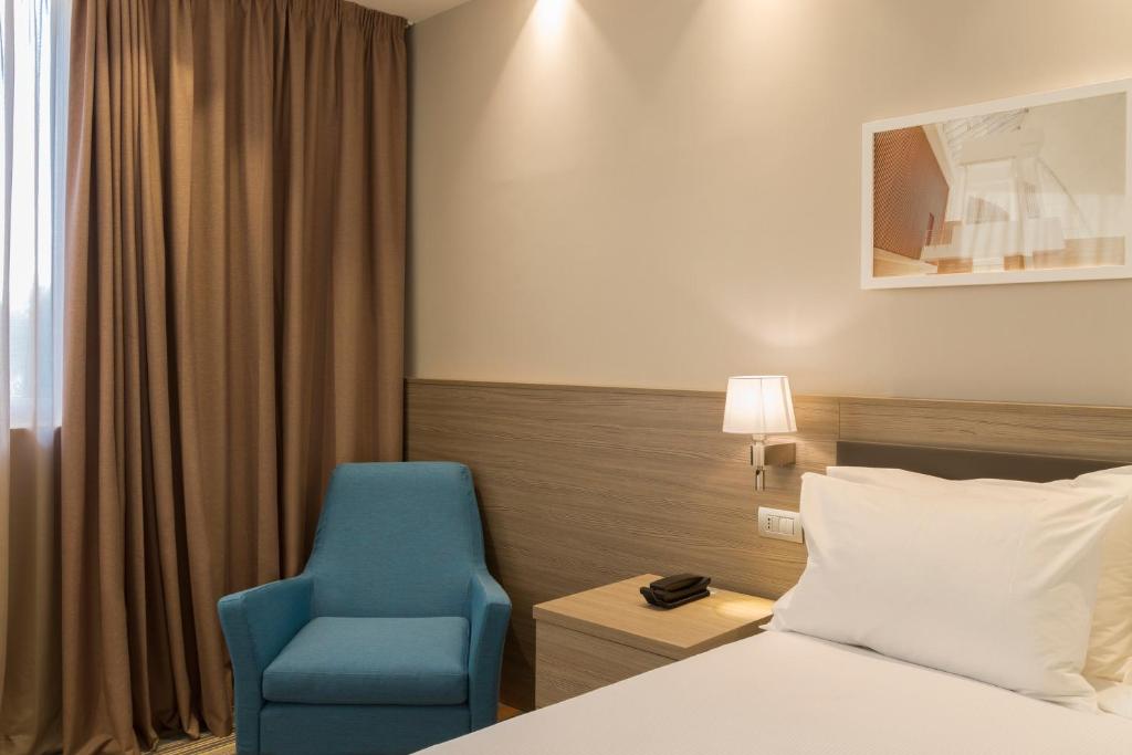 Postel nebo postele na pokoji v ubytování Hampton By Hilton Rome East