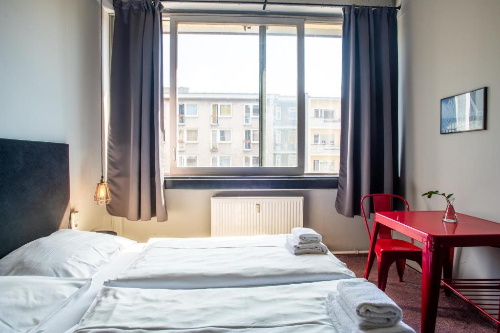 Postel nebo postele na pokoji v ubytování WALLYARD Stay