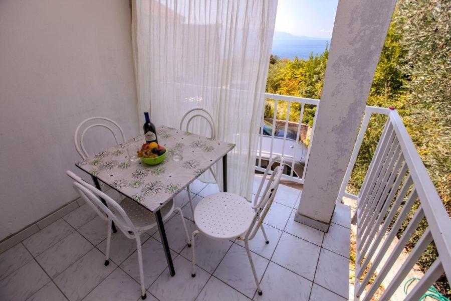 Balkón alebo terasa v ubytovaní Apartment with Seaview in Podaca 3676-1