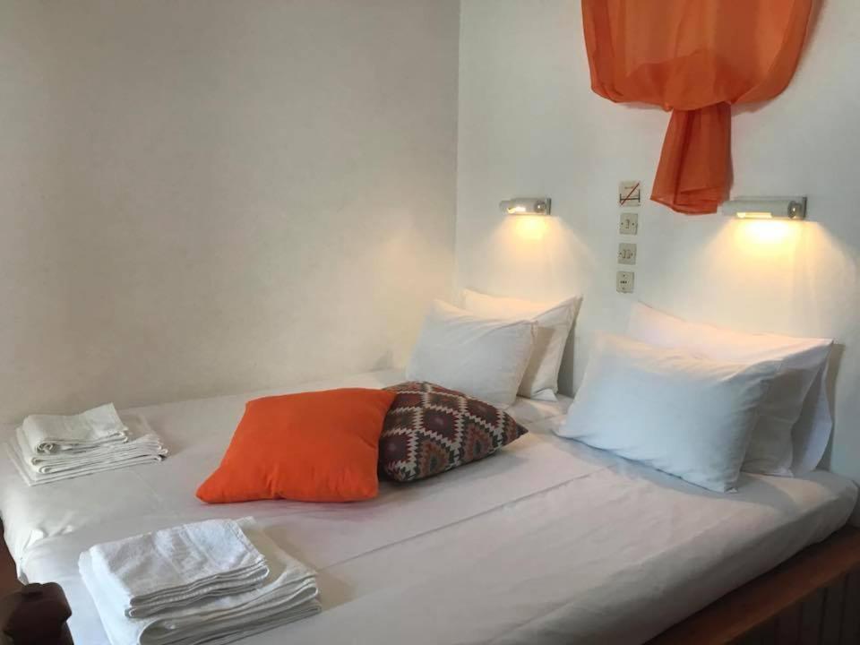 Postel nebo postele na pokoji v ubytování Apostolos Rooms