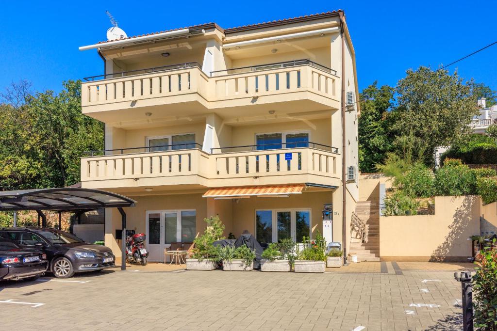 Budova, v ktorej sa apartmán nachádza