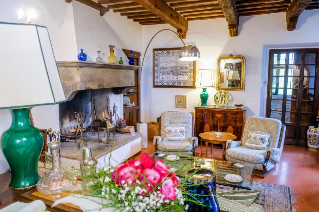 a living room with a fireplace and a table at Dimora Iguvium in Gubbio
