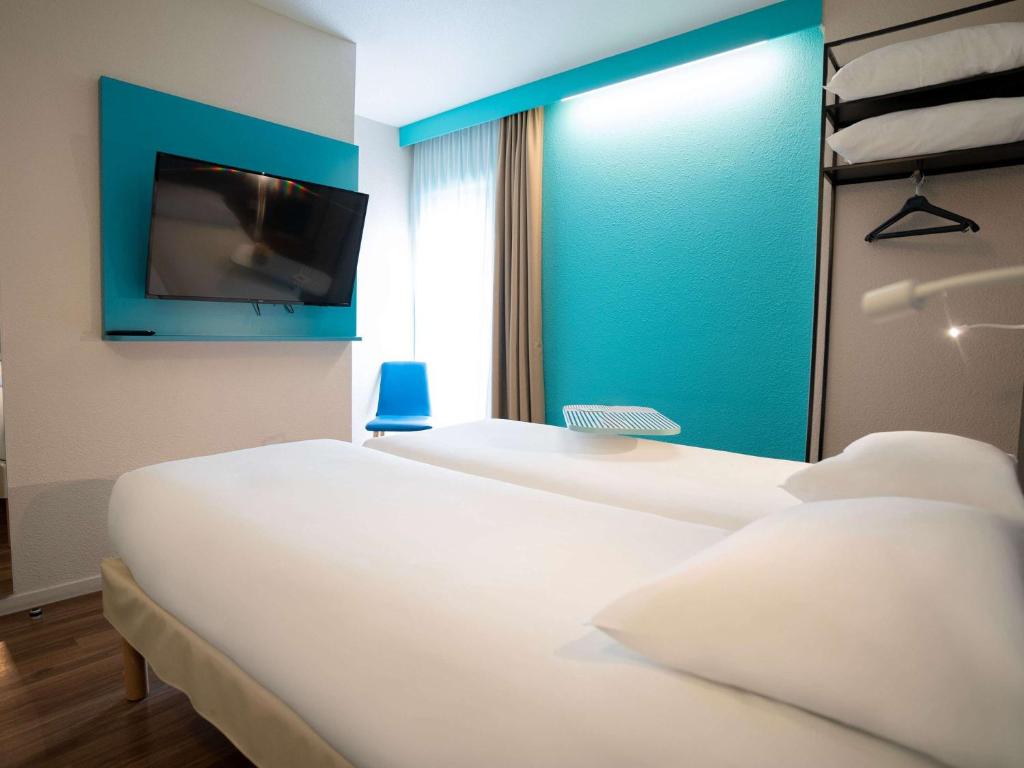 Postel nebo postele na pokoji v ubytování ibis Styles Quimper
