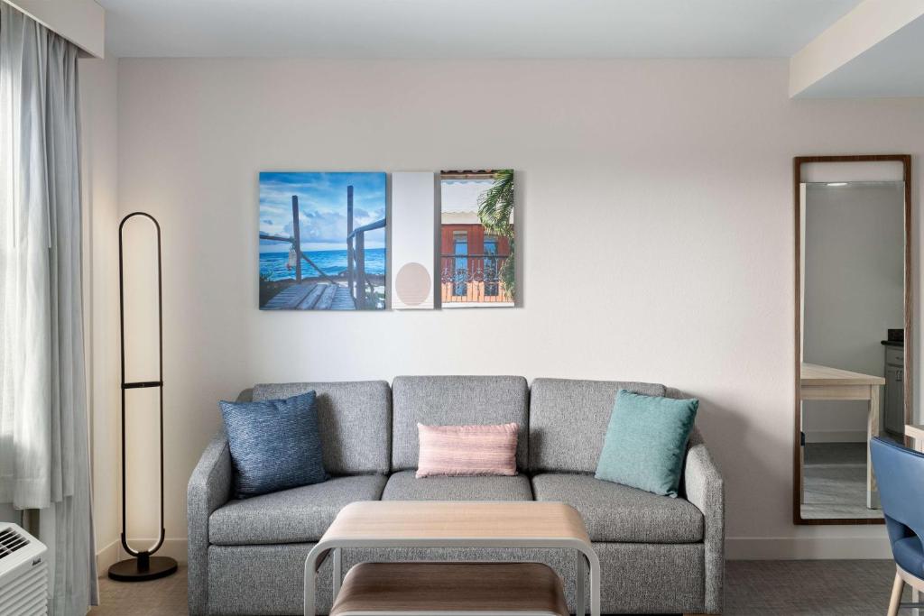 Homewood Suites by Hilton West Palm Beach - King Studio Suite