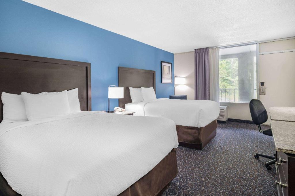 Days Inn and Suites by Wyndham Oxford - Double Room With Two Double Beds - Non-Smoking