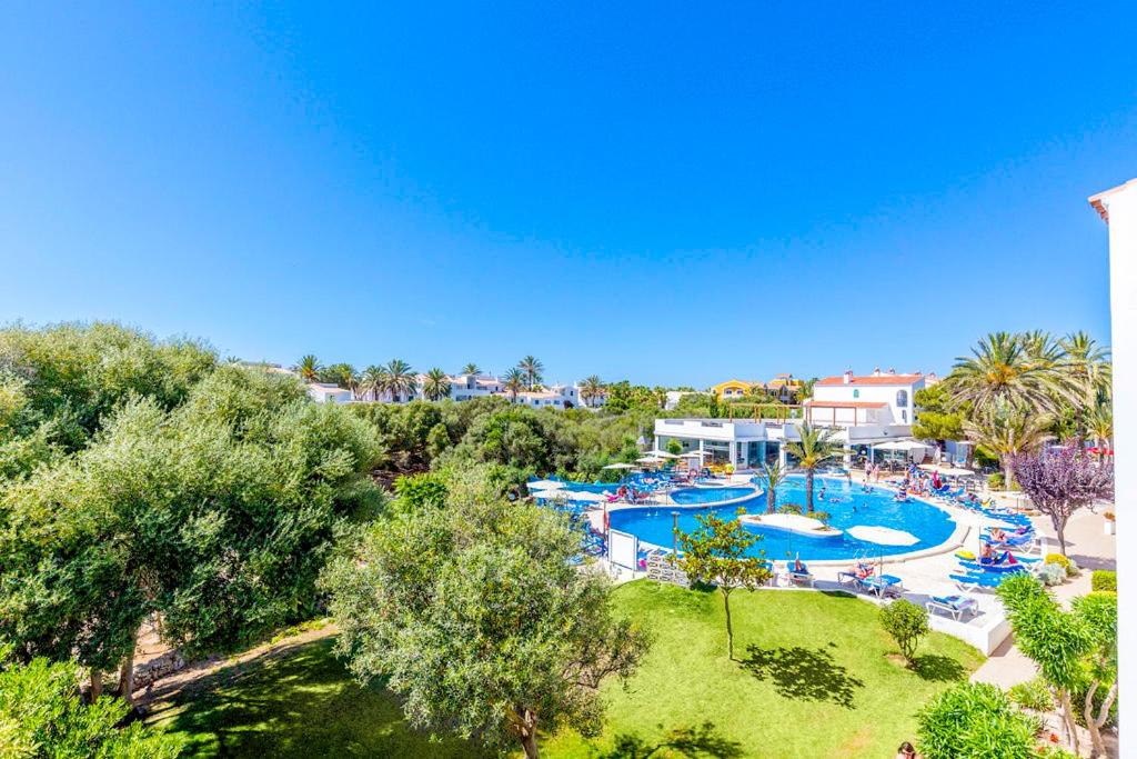 Bazén v ubytování Vibra Caleta Playa Apartmentos-3SUP nebo v jeho okolí