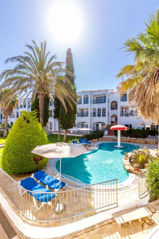 Bazén v ubytování Vibra Caleta Playa Apartmentos-3SUP nebo v jeho okolí