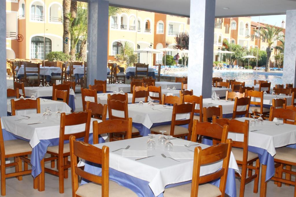 Restaurace v ubytování Vibra Caleta Playa Apartmentos-3SUP