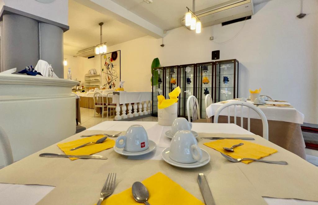 Kuchyň nebo kuchyňský kout v ubytování Hotel Myriam