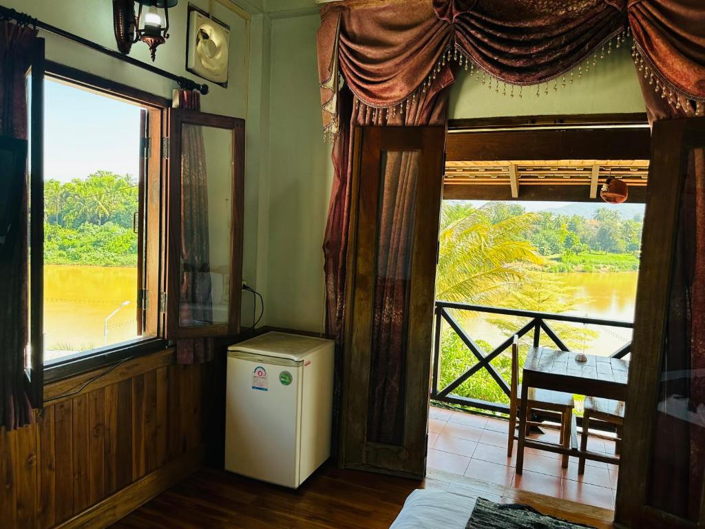 Ban công/sân hiên tại Kingkham Riverside Hotel