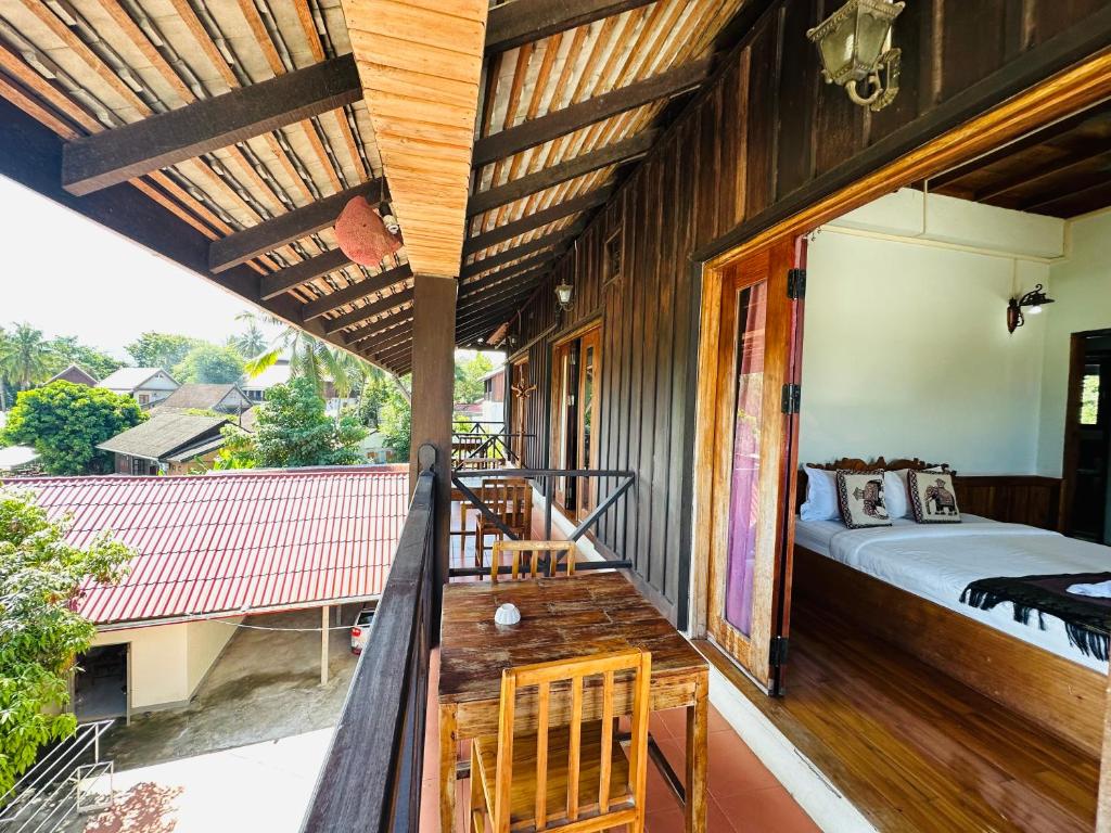 Ban công/sân hiên tại Kingkham Riverside Hotel