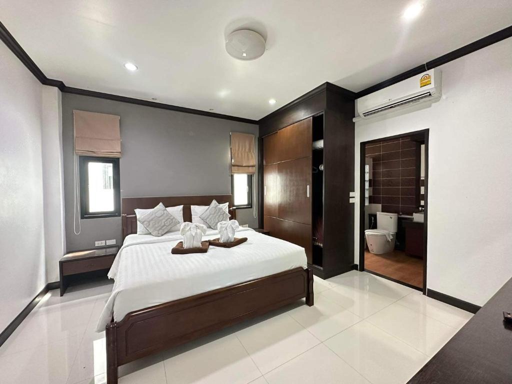 A bed or beds in a room at Best Pool villa 3 rooms 3 bathrooms