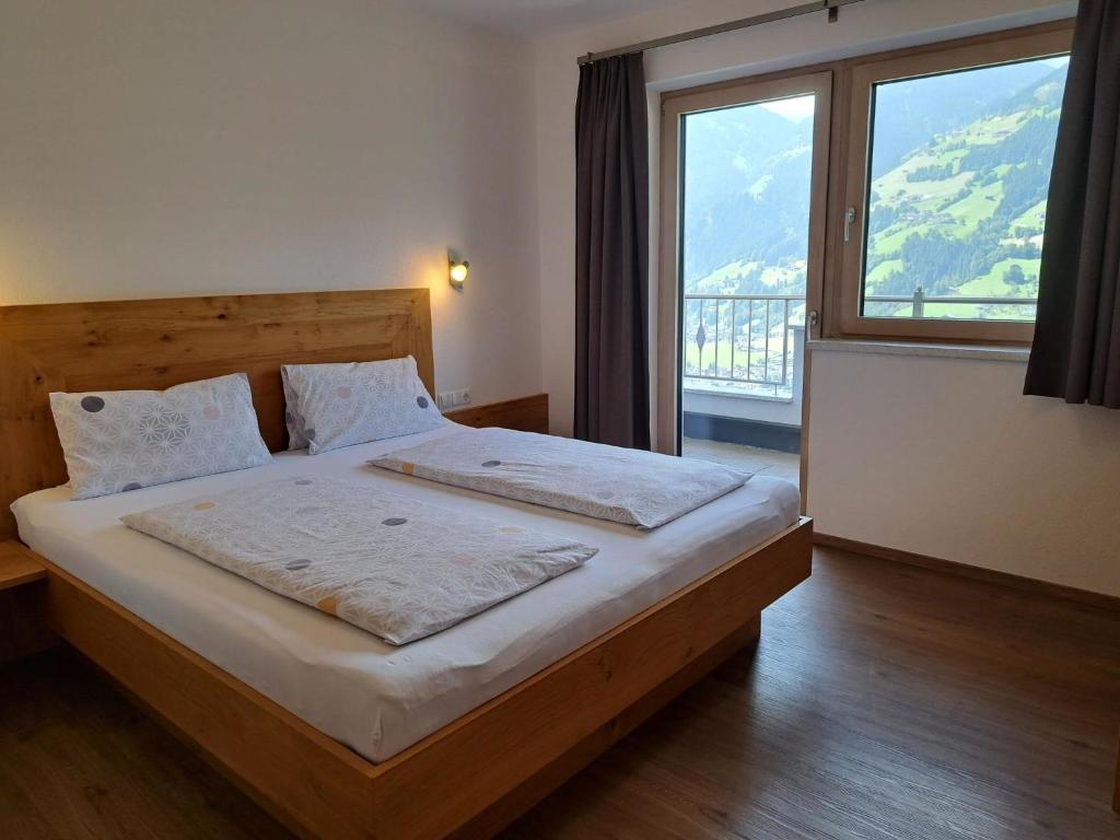 Postel nebo postele na pokoji v ubytování Apartment Anton-2 by Interhome