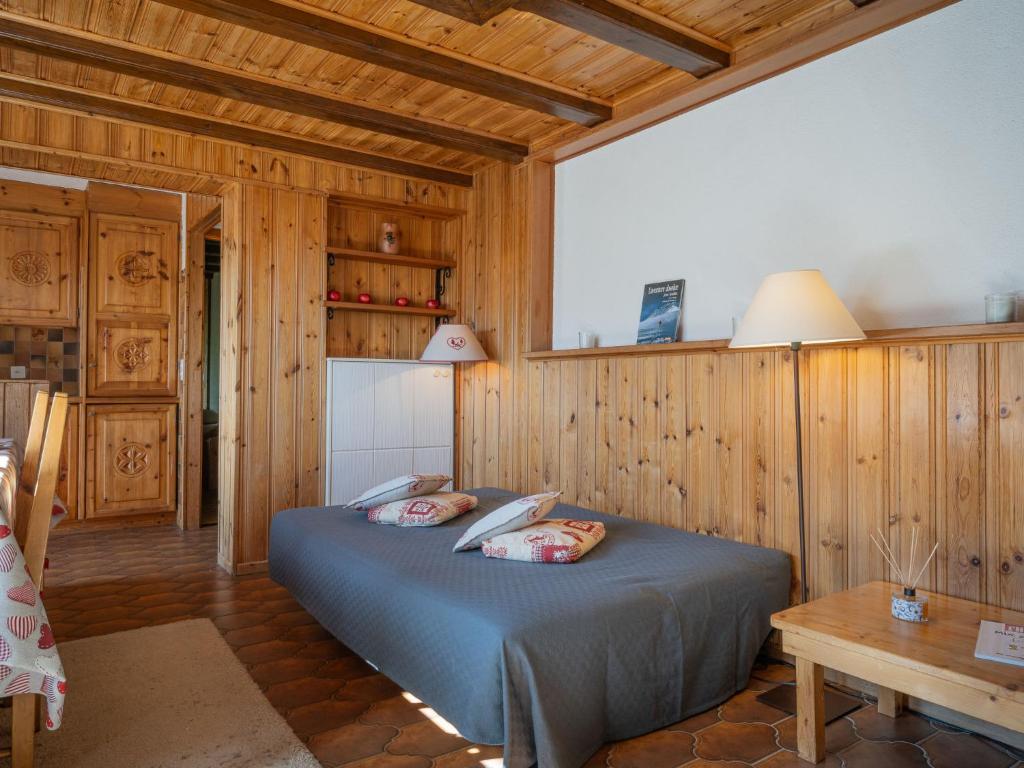 Postel nebo postele na pokoji v ubytování Apartment Mélèze by Interhome