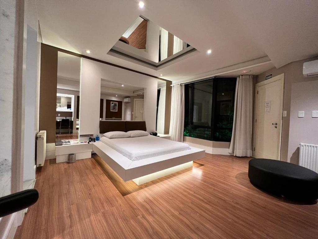 Una cama o camas en una habitación de Ettus