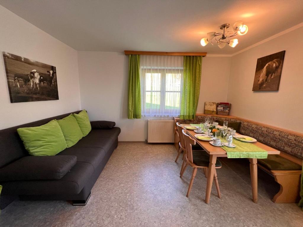 Posedenie v ubytovaní Apartment Bauernhof Gasteg - PID230 by Interhome