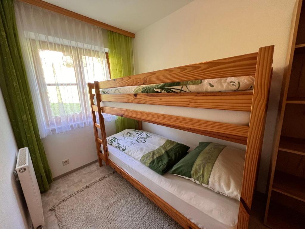 Posteľ alebo postele v izbe v ubytovaní Apartment Bauernhof Gasteg - PID230 by Interhome