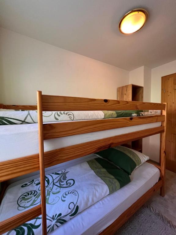 Posteľ alebo postele v izbe v ubytovaní Apartment Bauernhof Gasteg - PID230 by Interhome