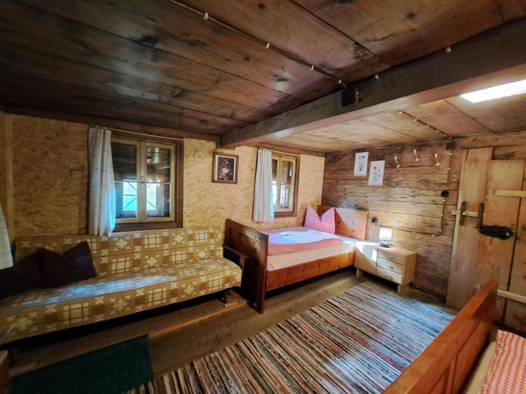 Postel nebo postele na pokoji v ubytování Chalet Lippnerhütte by Interhome
