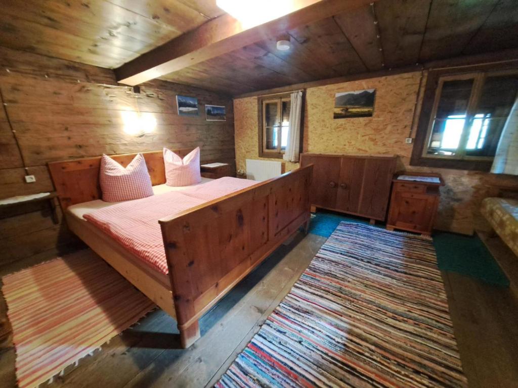 Postel nebo postele na pokoji v ubytování Chalet Lippnerhütte by Interhome