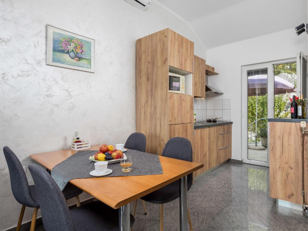 Kuchyň nebo kuchyňský kout v ubytování Apartment Bella Vista-2 by Interhome