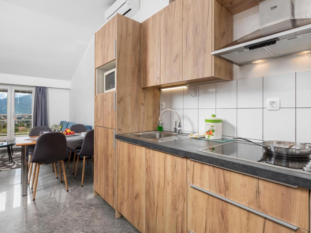 Kuchyň nebo kuchyňský kout v ubytování Apartment Bella Vista-2 by Interhome