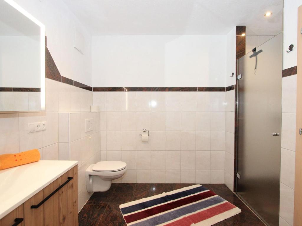 A bathroom at Apartment Hanna by Interhome