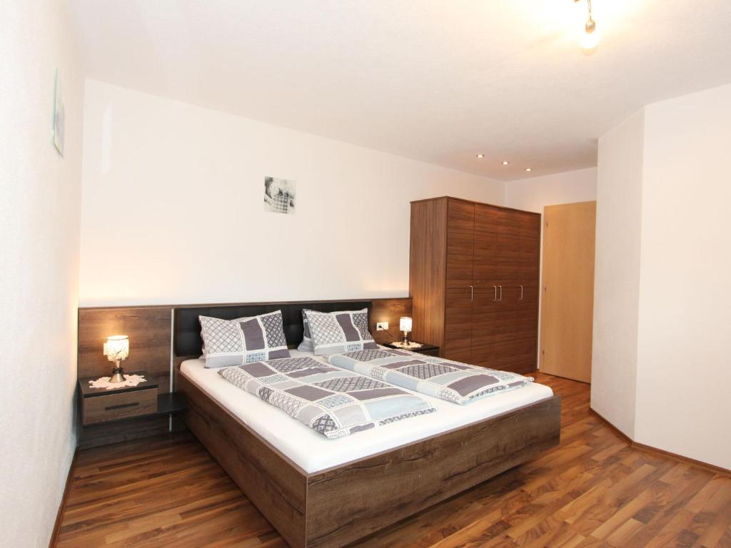 A bed or beds in a room at Apartment Hanna by Interhome