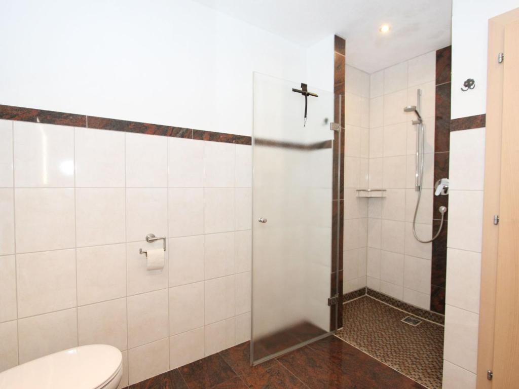 A bathroom at Apartment Hanna by Interhome
