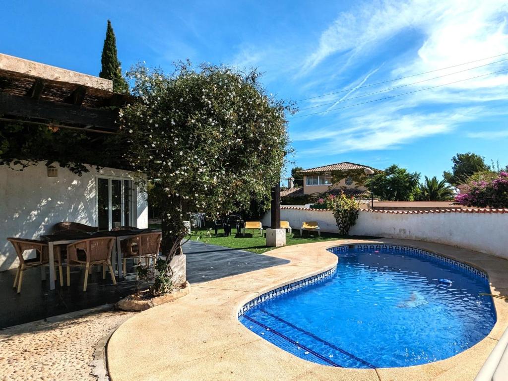 a swimming pool in front of a house at Holiday Home Casa Mexico by Interhome in L’Alfàs del Pi
