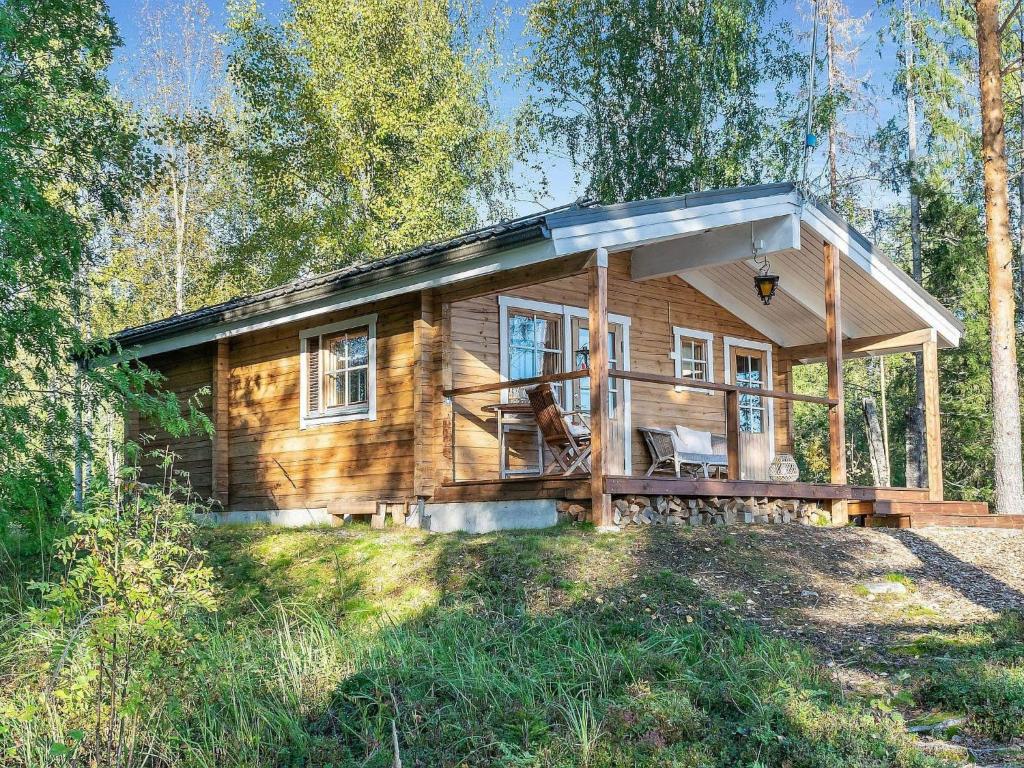 a small wooden cabin in the middle of the woods at Holiday Home Lahdenpohja by Interhome in Kortteinen