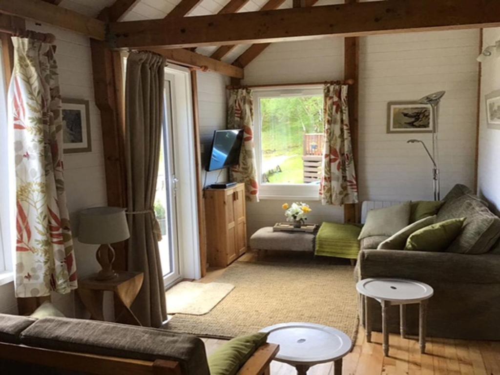 Posezení v ubytování Chalet MacKinnon by Interhome