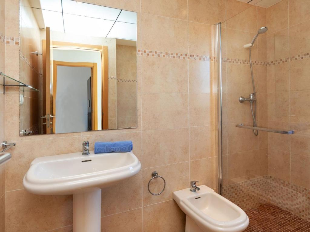 Kúpeľňa v ubytovaní Holiday Home Paloma 2-3 by Interhome