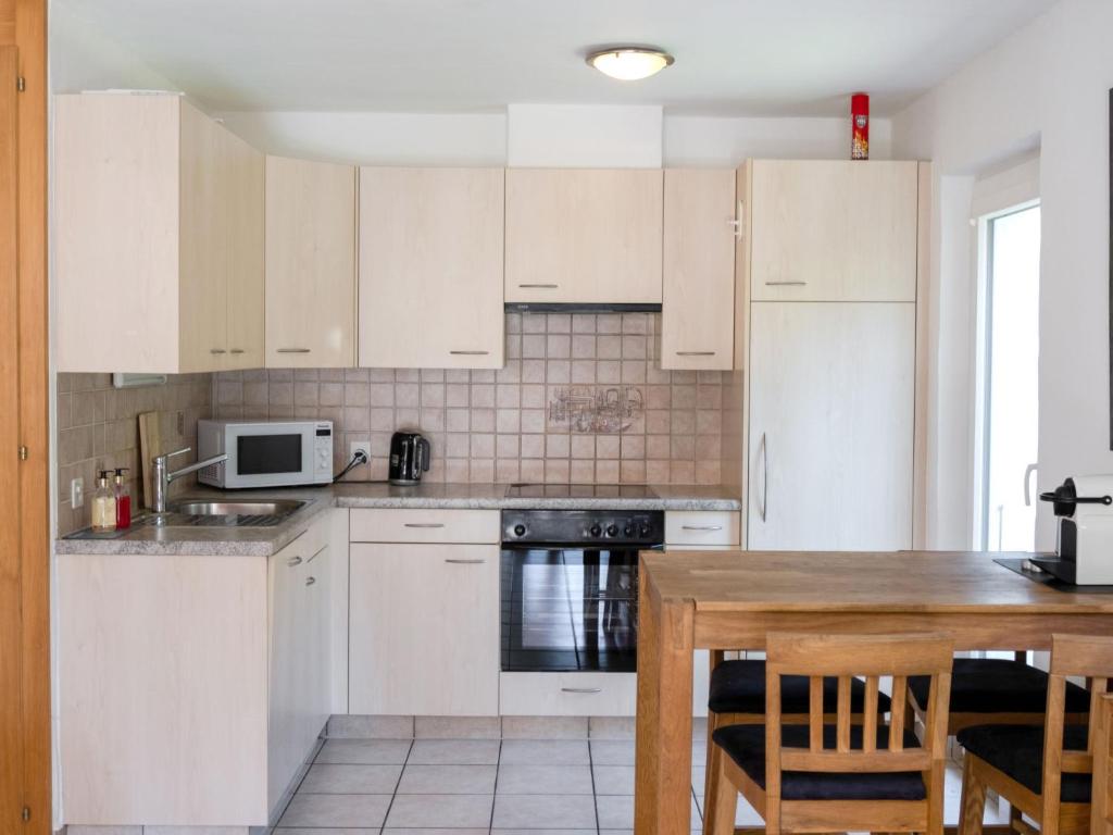 Kuchyň nebo kuchyňský kout v ubytování Chalet Mon Rêve by Interhome