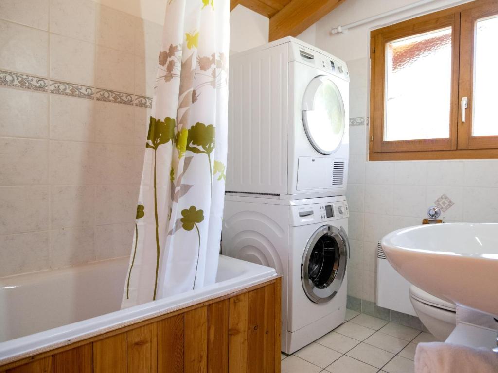 Koupelna v ubytování Chalet Mon Rêve by Interhome