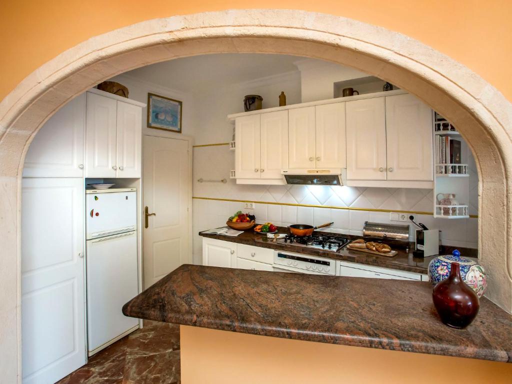 Kuchyňa alebo kuchynka v ubytovaní Villa Villa El Paraiso al Mar Ambolo by Interhome