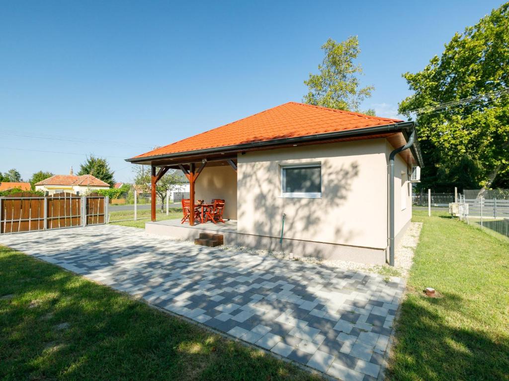 The building in which the holiday home is located